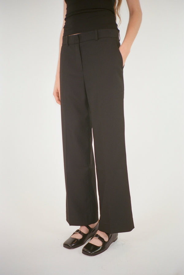 Cropped trouser in black suiting fabric