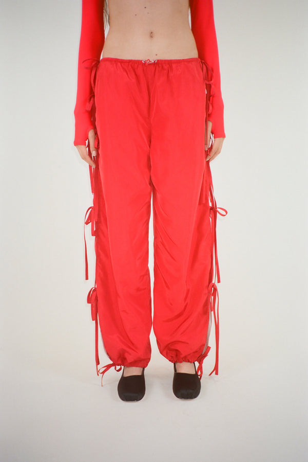 Trackpant in red with slits and ties at sides