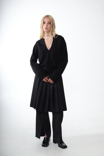 NESH CASHMERE SWEATER IN BLACK
