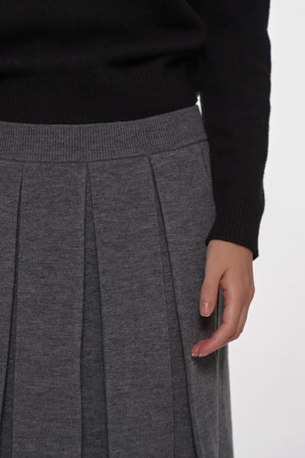 grey mid length knit pleated skirt