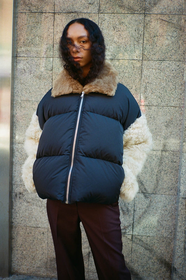 Puffer coat in black with white shearling collar and sleeves