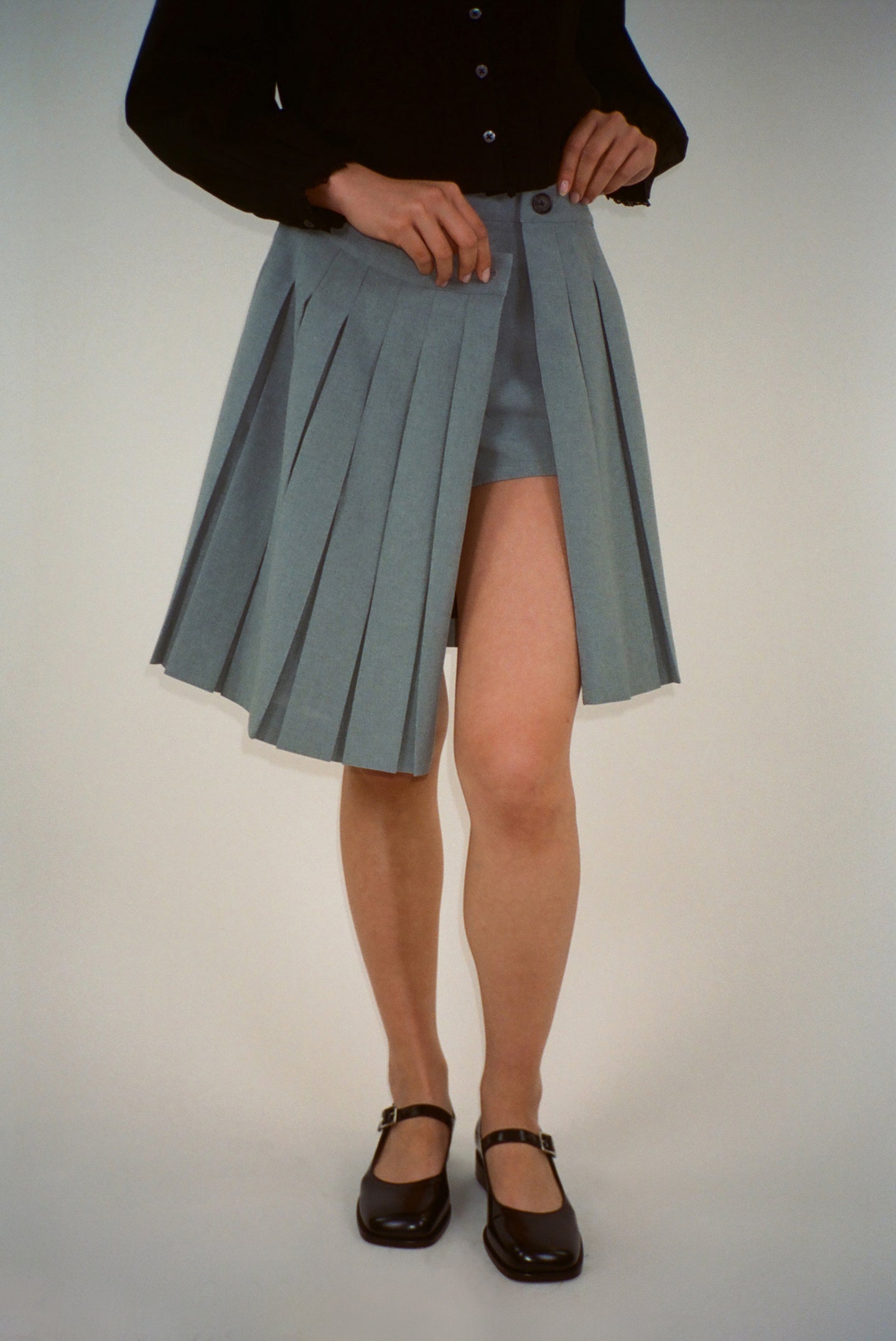 口コミ サイト 商品 SKORT ASTRA IN LIANG SANDY – GREY パンツ