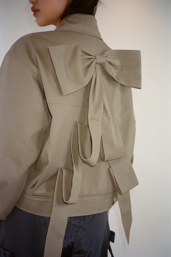 Spread collar jacket in taupe with oversized bow at back
