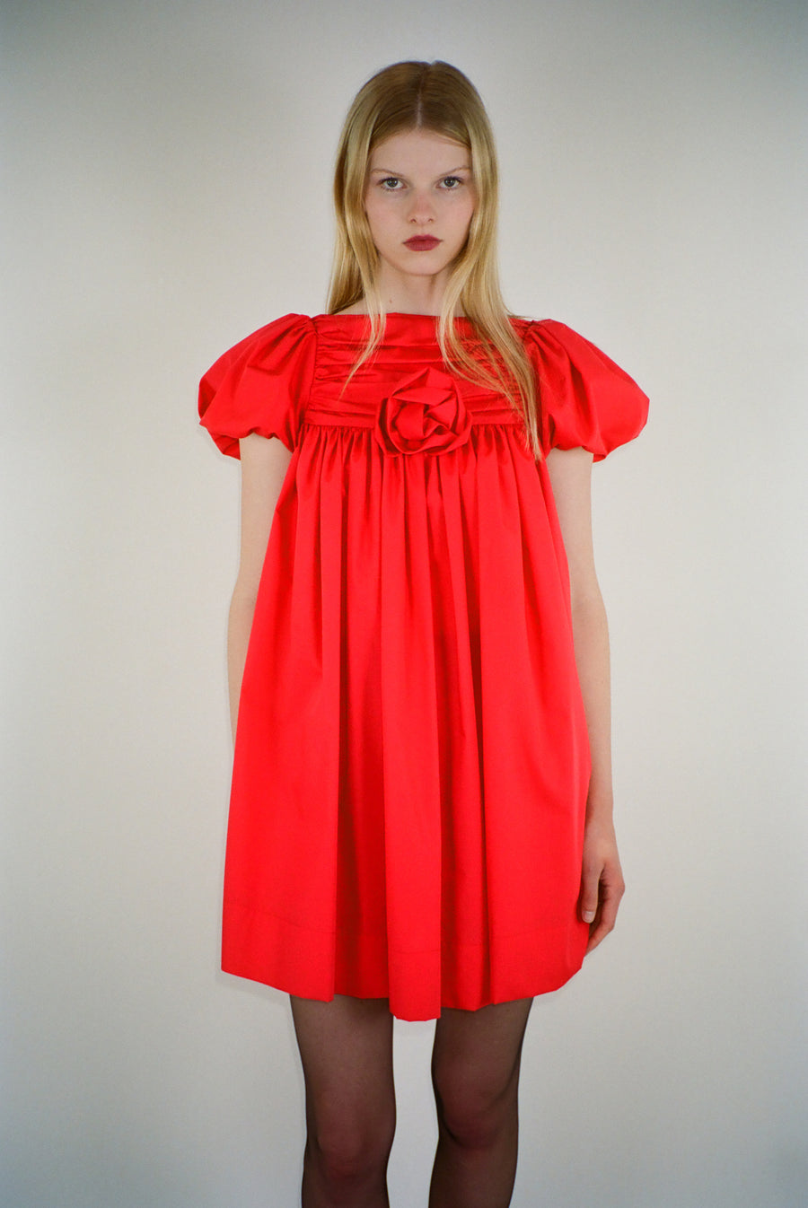 Babydoll mini dress with puffed sleeves in red on model