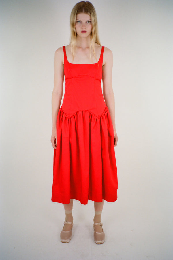 Sleeveless midi length dress in red with ties at back