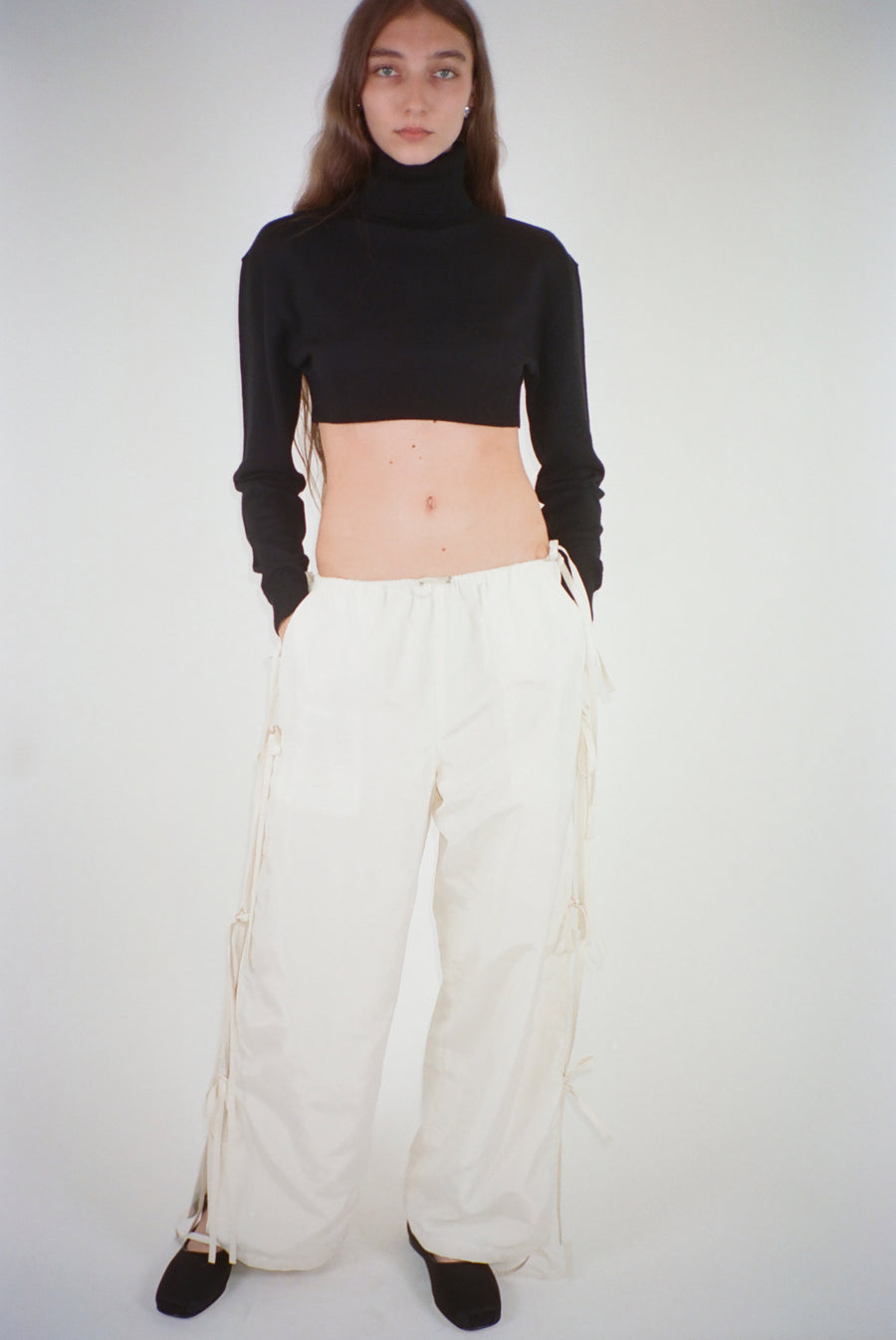 Trackpant in white with slits and ties at sides on model