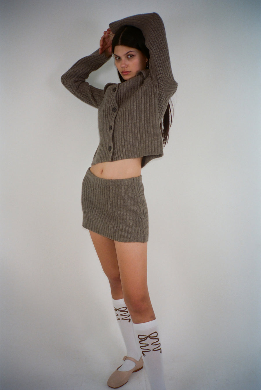 Knit mini skirt in hojicha brown on model