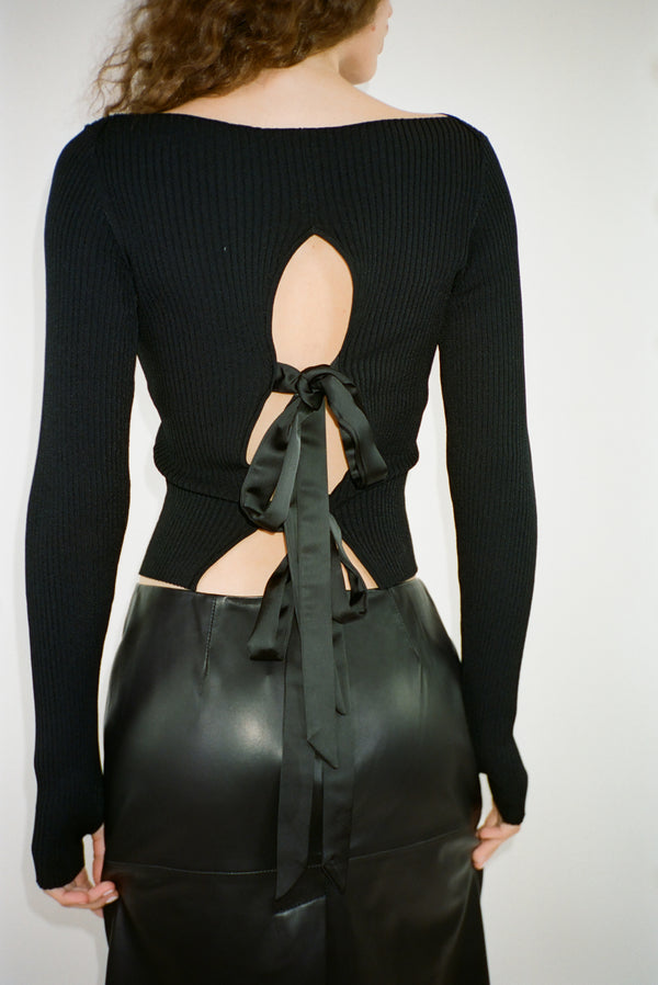 Ribbed sweater in black with satin ties at back