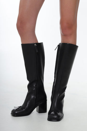 KNEE HIGH POINTE BOOT IN BLACK