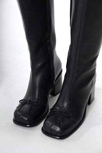 KNEE HIGH POINTE BOOT IN BLACK