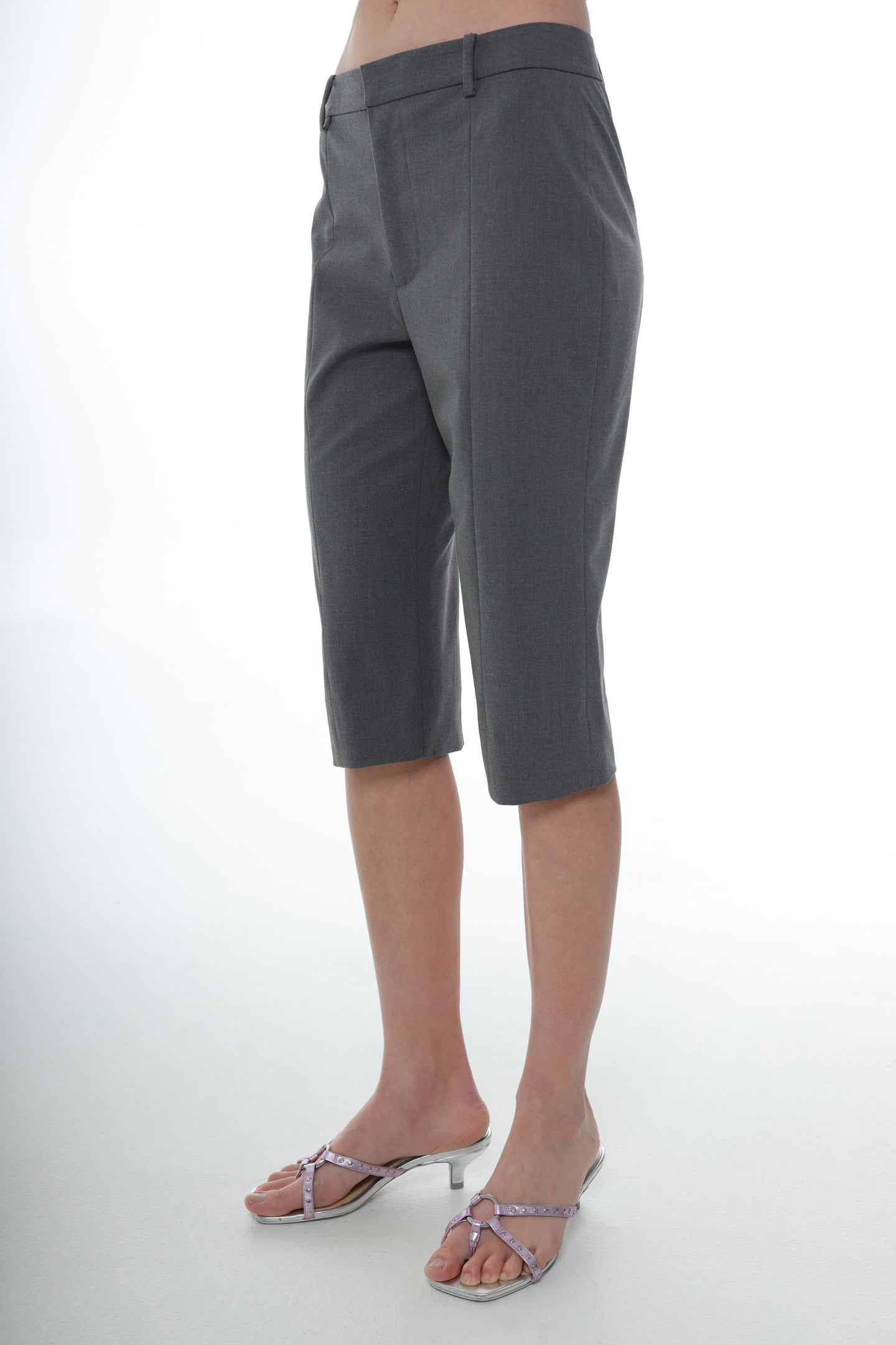 MELVIN CAPRIS IN GREY