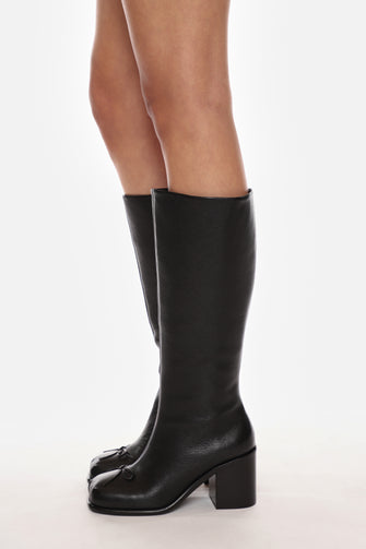 KNEE HIGH POINTE BOOT IN BLACK