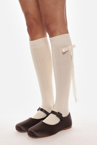 MARY JANE POINTE IN BRUNETTE SATIN