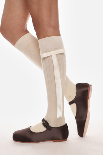 MARY JANE POINTE IN BRUNETTE SATIN