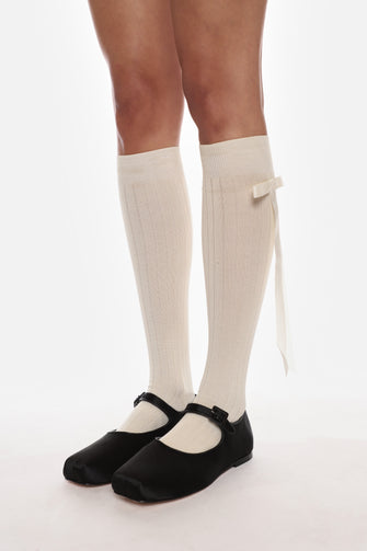 MARY JANE POINTE IN BLACK SATIN