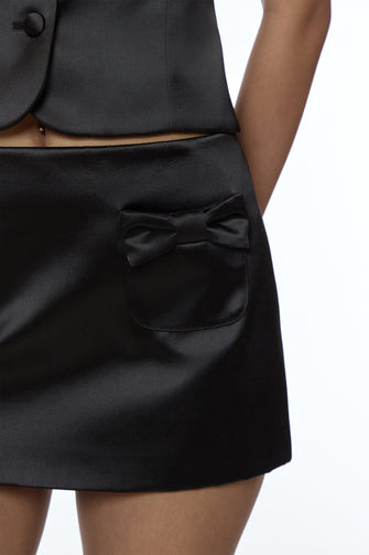 PLUSH SKIRT IN BLACK SATIN