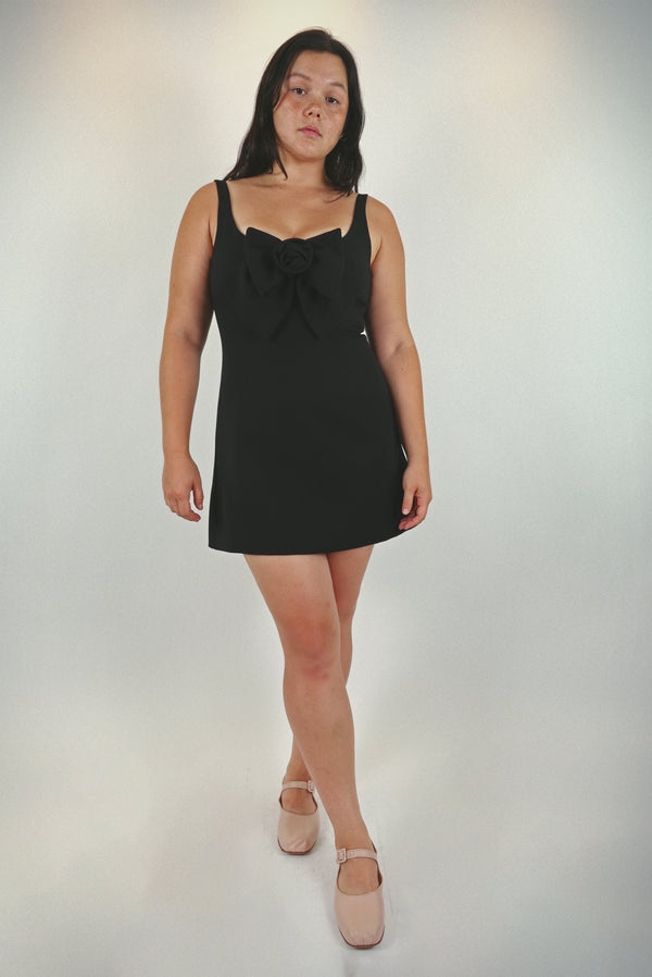 Tailored mini dress in black with oversized bow at front