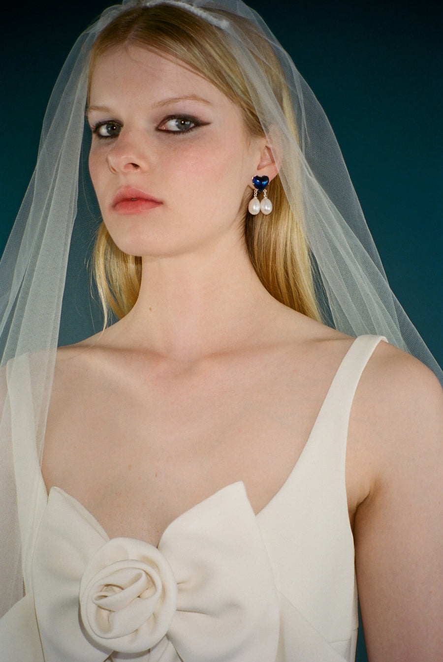 BLEEDING HEART STUDS IN SAPPHIRE