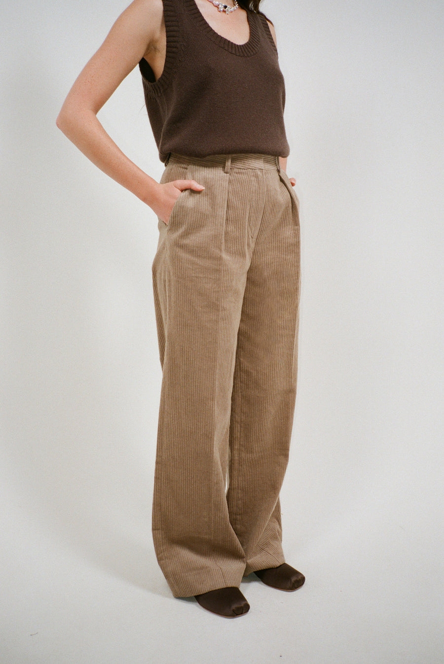 STEM PANTS IN TAUPE CORDUROY